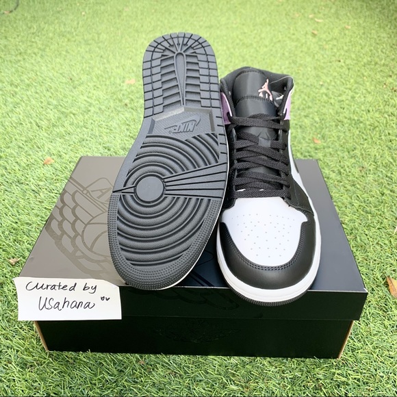 Men’s Nike Air Jordan 1 mid white black shoes - Picture 4 of 4